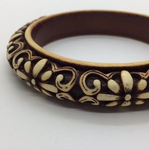 Retro Carved Look Plastic Resin Bangle Bracelet